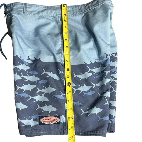 Vineyard Vines short swim trunks,men size 28.Blue, side zip pocket,whale,logo - Picture 15 of 15